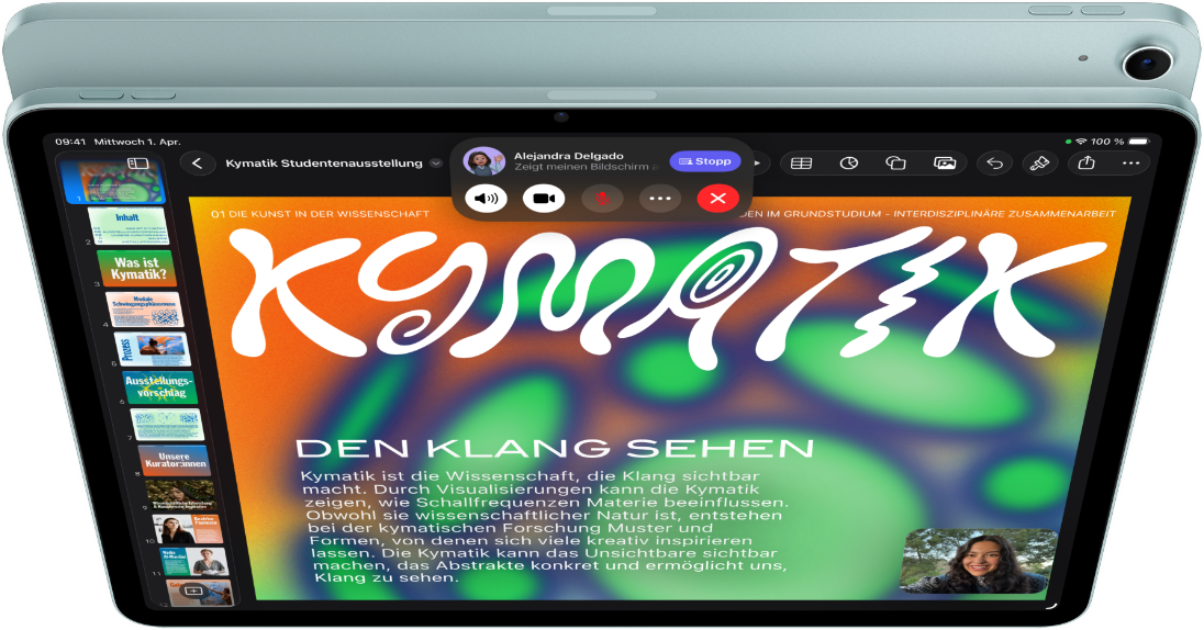 iPad Air, Farbe Blau, von oben, das Display zeigt die Keynote App während der Bildschirmfreigabe in einem FaceTime Videoanruf, Rückseite mit 12 MP Weitwinkel-Rückkamera, Lautstärketasten